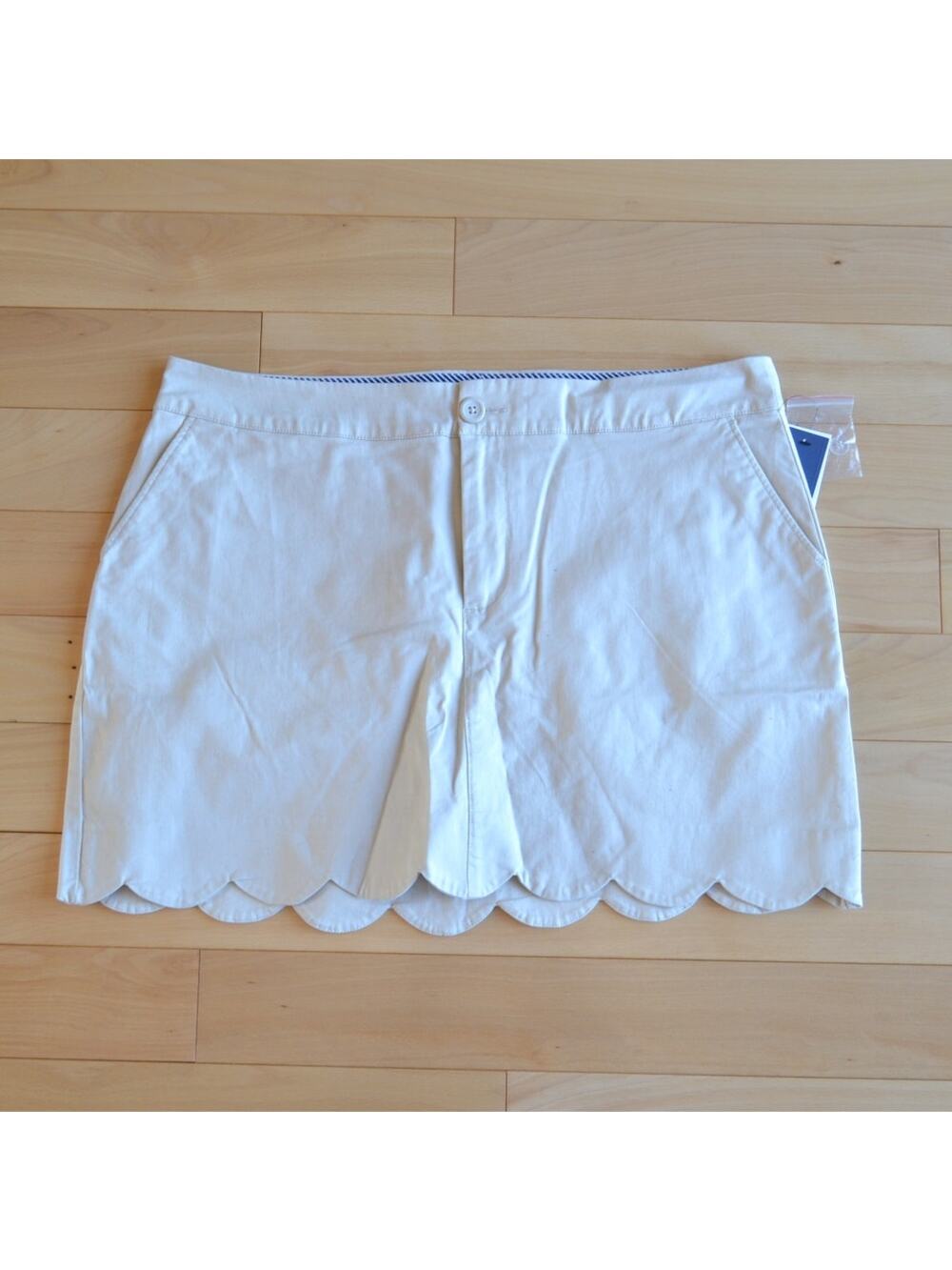 Crown & Ivy Scalloped Khaki Shorts Size 16 Caroline